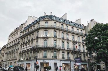 今日も雨だからこの写真にするっ。
パリに行った時のモンテーニュのDior
DANCE TO CREATEA DREAM*
っていいなと思って撮った♡...