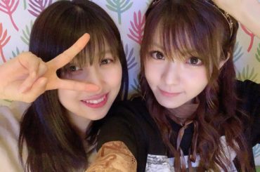 .
さっきの投稿の唇の色は
佐藤優樹ちゃんが つけてる口紅の茶色のやつ 1色を 塗りたくってみたやつでしたー笑
本当は別の色と重ね塗りするとかわいいらしいです‪...