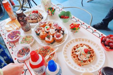 フレエンPV撮影のオフショット #dstation #2019dstationフレッシュエンジェルズ #sweets #cake #waffle #chocol...