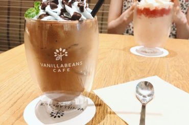 摂取。

横浜生まれのチョコ屋さん
ずっと昔に家で食べたアイスサンドが
美味しくていつか行ってみたかったお店。
期間限定チョコミントにも惹かれてついに…
*
こ...