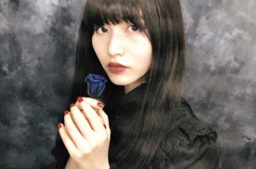 Blue

肖像画っぽく撮れたこの写真は
ずっと大切にしまっている
青いバラのブリザーブドフラワーを
持ってみたの。

青っていいよねぇ…
*
*
*
#ゴスロ...