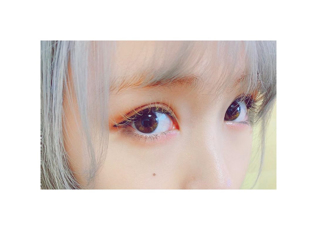 増井みお おめめのマツエク今回は明るいブラウンと イエロー 川崎にある Red Moatのちかさんにマツエクやっていただきました 細かくどうしたいか聞いてくれたり もっ Moe Zine