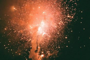 花火綺麗だった〜
フィルムだと、より儚い。

#hikarufilms 
#隅田川花火大会...