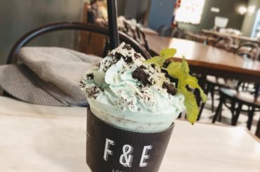 ミルキー。。 *
*
ふわふわなホイップは
軽やかでミルキーなミント風味。
上にのっているオレオと一緒に
スプーンで食べたら幸せだっなぁ…
チョコチップが甘すぎ...