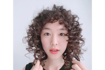 凪ちゃんヘアー！
撮影でくるくるになったので記念にパシャリしました。(本篇全く関係ないです)
そして明日は、凪のお暇第4話ですね。
ついに円が現れますよ。みてね...
