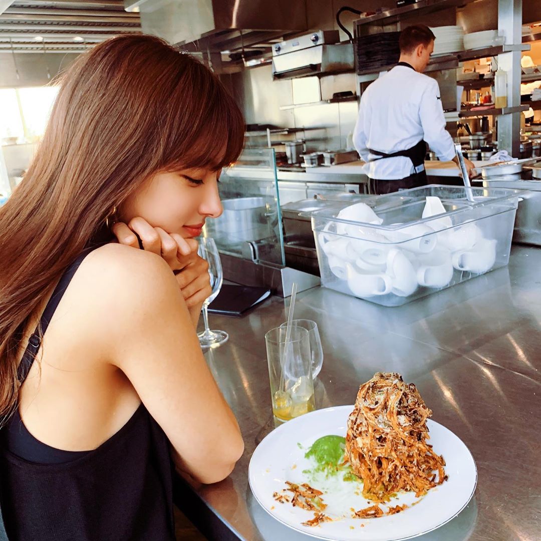 愛甲千笑美 この食べ物はなんでしょうね Moe Zine 愛甲千笑美 この食べ物はなんでしょうね Moe Zine