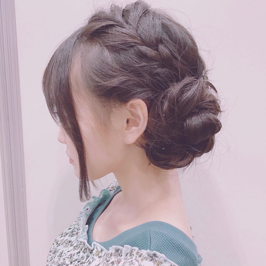 樋渡結依 昨日の髪型だよ ヘアーメイクさんにふんわりイメージを伝えたらこんな素敵な髪型にして頂きました 両サイド編み込み 下にお団子 ふわふわとした感じ 浴衣女 Moe Zine