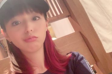 ストーリーにUPしましたが、﻿
髪がピンクになりました﻿
﻿
まとめ方や角度によってピンクの分量が違います！﻿
﻿
今回アニメLIVEを、﻿
1st Tourの...