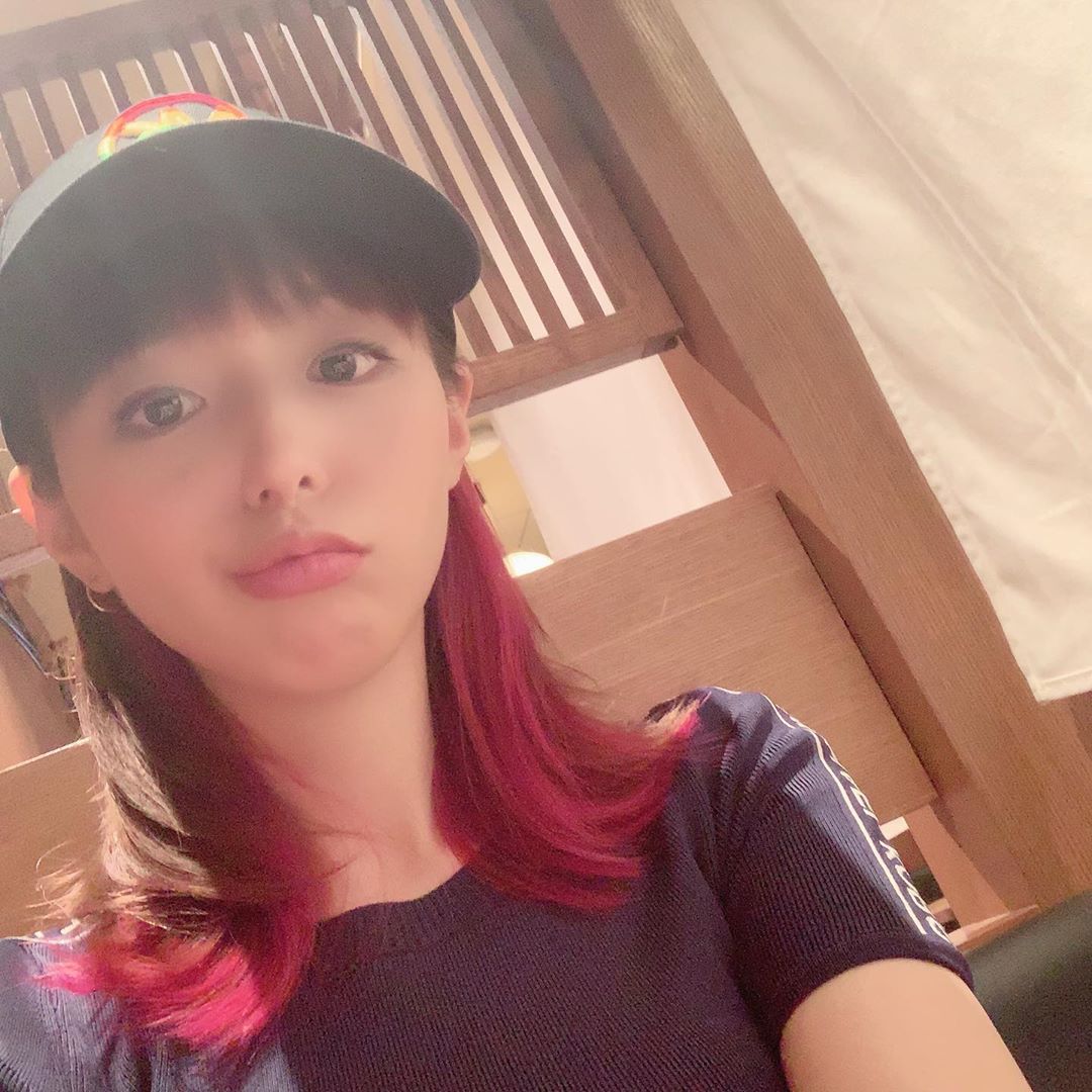 平野綾 ストーリーにupしましたが 髪がピンクになりました まとめ方や角度によってピンクの分量が違います 今回アニメliveを 1st Tourの Moe Zine