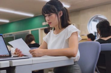 *
AbemaTVの人気恋愛リアリティショー
「今日、好きになりました」のメンバーが
女子高校生ユニット
「みぎてやじるしひだりてはーと」を結成
.
デビュー曲...