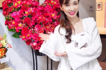 ママの恋人に素敵なお花を沢山頂きましたのでご紹介させてください
.

大尊敬する小川菜摘さん
舞台【満州夜曲】で共演させて頂いてから本当にお世話になっております...