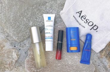 これだけプールと海に持っていく！
・
ゴーグル付けて潜って遊んでいるのでメイクはせずにSHISEIDOのスティックタイプを顔にまめに塗り直して、ランチ後にラロッ...