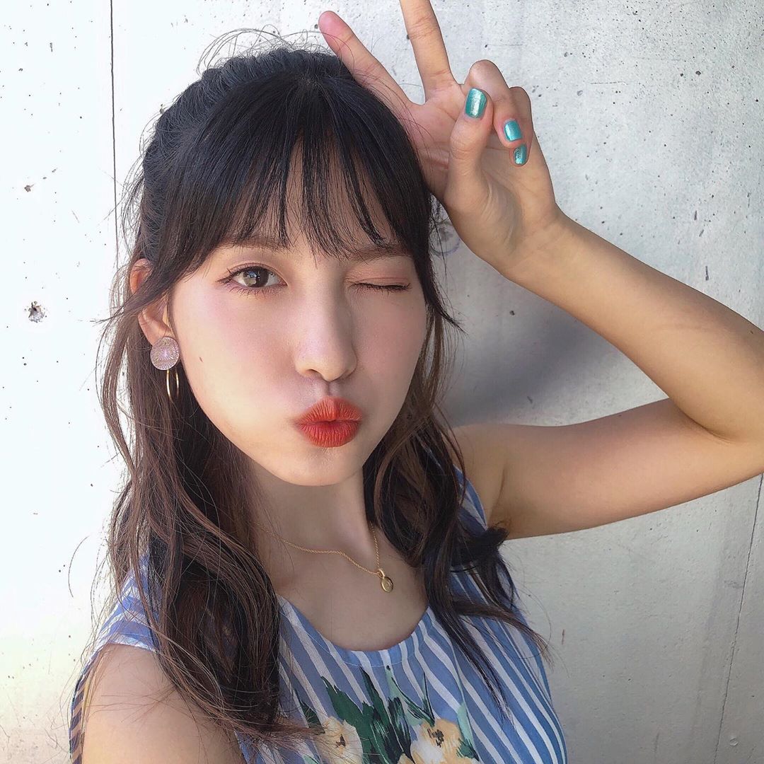 谷口めぐ The 夏 をイメージした日 髪型とワンピースが好評でめちゃ嬉しかった またこの髪型しよっ Wdot ハーフアップ インナーカラー ワンピース Moe Zine