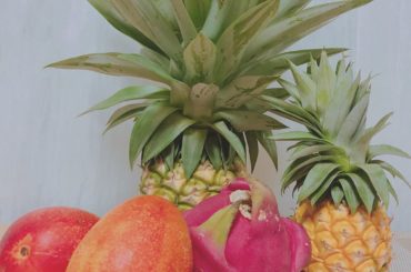 南の果物たち～
お母さんと弟が宮古島の旅行のお土産に買ってきてくれた(*´ω｀*)
全部とっても甘くて美味しかった～ 
ドラゴンフルーツは、初めて食べたんだけ...