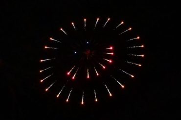 .
今年も花火大会に来られて良かった♫.
.
日本の花火は、音楽との融合がとても素敵ですよね
私はスマイルやハートの花火も好きです
.

花火大会の開会式では、...