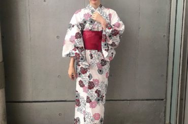 .﻿
﻿
﻿
﻿
浴衣 Day3﻿
﻿
﻿
今日の浴衣は1日目と﻿
ガラッと変わって大人っぽく。。﻿
みなさんは、どっちの柄が﻿
お好きですか？﻿
﻿
右向き！...