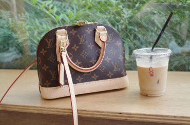 事務所の社長さんからの
誕生日プレゼント
いつもありがとうございます。

またバッグの中身紹介もしますね！

@coffeewrights_omotesando...