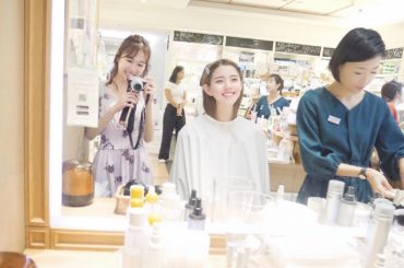 .
コスメのお話をしている時に、
私はオーガニックコスメをよく使うよって話していたら
彼女が住む国には無いから教えてってことで、
コスメキッチンへ .
タッチア...