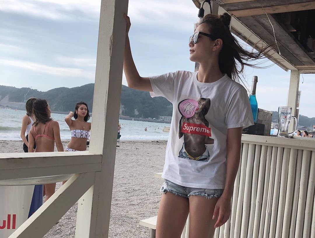 森園れん 海で友達の誕生日をお祝いー 水着にもならずずっと海の家にいてくっちゃべってた 改めておめでとー Moe Zine 森園れん 海で友達の誕生日をお祝いー 水着にもならずずっと海の家にいてくっちゃべってた 改めておめでとー Moe Zine