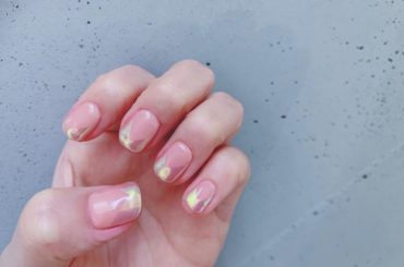 NEW﻿
﻿
ちゅるんとクリアコーラルに﻿
オーロラミラーのとんがりフレンチ﻿
フットはジュエルON質感MIXかわぁ﻿
thank you @erika__ma...