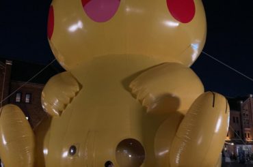 横浜のコンサート終わりでピカチュウと戯れた写真を上げ忘れていました﻿
﻿
赤レンガ倉庫の広場がピカチュウだらけ！﻿
可愛かったなぁ﻿
﻿
この後すぐ大阪に向かっ...