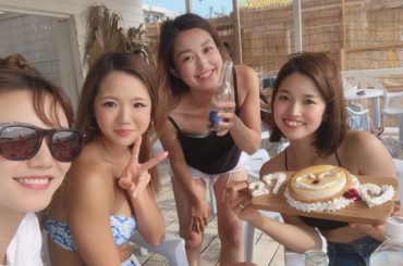 海で友達の誕生日をお祝いー＼(^^)／
水着にもならずずっと海の家にいてくっちゃべってた 改めておめでとー...