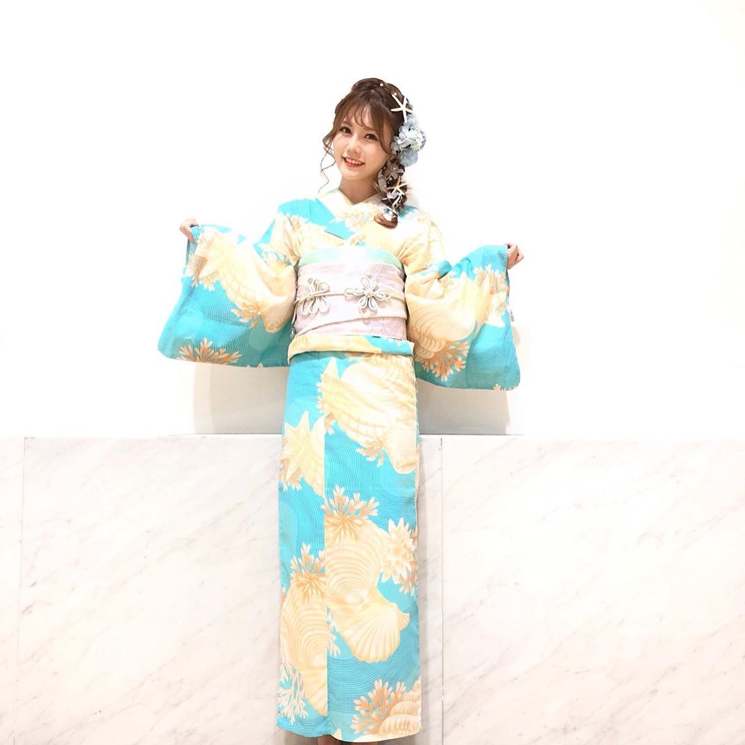 込山榛香 全身はこんな感じ 初めて水色の浴衣着ました 水色 どうですか 浴衣 浴衣ヘア さわだ屋 浅草さわだ屋 浅草 夏 Moe Zine