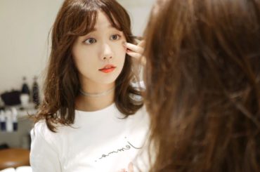 .
秋に向けて髪色チェンジで、少しだけバイオレットカラーをのせてもらいました
これはメイク中

3日前に、お顔の中心メインでアグネスをしたので、
少しの間お休み...