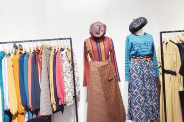 先日 @redyazel さんの
秋冬展示会へ行ってきました

秋冬服はどれをみても
好みすぎて選ぶのが大変だけど
迷っている時間も好きなんだ。

着るのも、
...