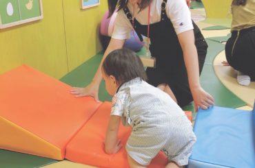 先日、後楽園のアソボーノに行ってきました
休日でしたので入場には少し並んだのですが、中は広くて大丈夫でした！
ボールプールは大きい子の邪魔にならないように端っこ...