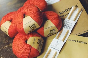 _

Thank you  @weareknitters

冬に向けて
新しい趣味を見つけました

私が選んだのはビギナー用。

ここまで本格的な編み物は
まだ...