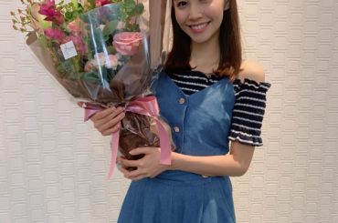 おはようございます

先日、撮影後に大きな綺麗なお花を頂きました
嬉しいなぁ、、
.
お知らせ待っててくださいね〜(^^)
.
さてさて。稽古前にジム行ってこよ...