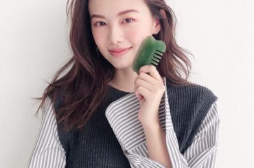 #Repost @ginger_magazine with @get_repost
・・・
泉はるちゃんもお気に入りの今月の付録の頭髪かっさ
トリートメントを馴...