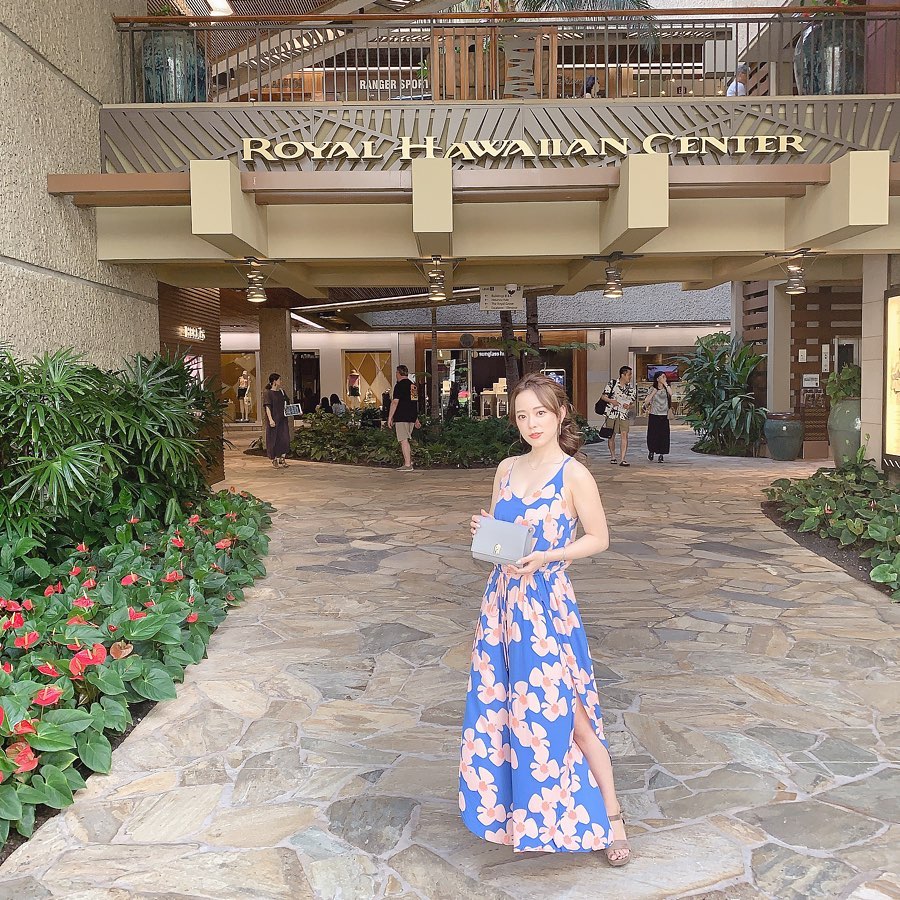 関根りさ Royal Hawaiian Centerで撮影してました ジュエリーはティファニーのハワイ限定のがあってそれをつけてる 黒い方 Furlaもロゴが新し Moe Zine 関根りさ Royal Hawaiian Centerで撮影してました ジュエリーはティファニーのハワイ限定のがあってそれをつけてる 黒い方 Furlaもロゴが新し Moe Zine