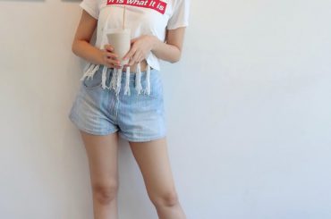 @88teesofficial でTシャツと水着を現地で選びました♡
脱ぐと2.3枚目になります〜
水着が首のとこチラ見えしても可愛いデザイン！！
私の痛恨のミ...