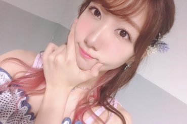 .
たまには自撮り
インナーカラーがラベンダーから
ピンクっぽくなってきて
これはこれで良き
リップのピンクのラメ感最高！！
#CHICCA のメスメリックグラ...