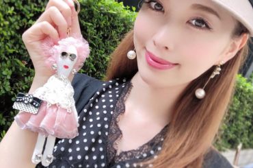 念願の、可愛いバックチャームドールが
mon trésorから発売になりました
.
お手持ちのバッグにつけるだけで華やかな印象になります
.
お色はピンクとグレ...
