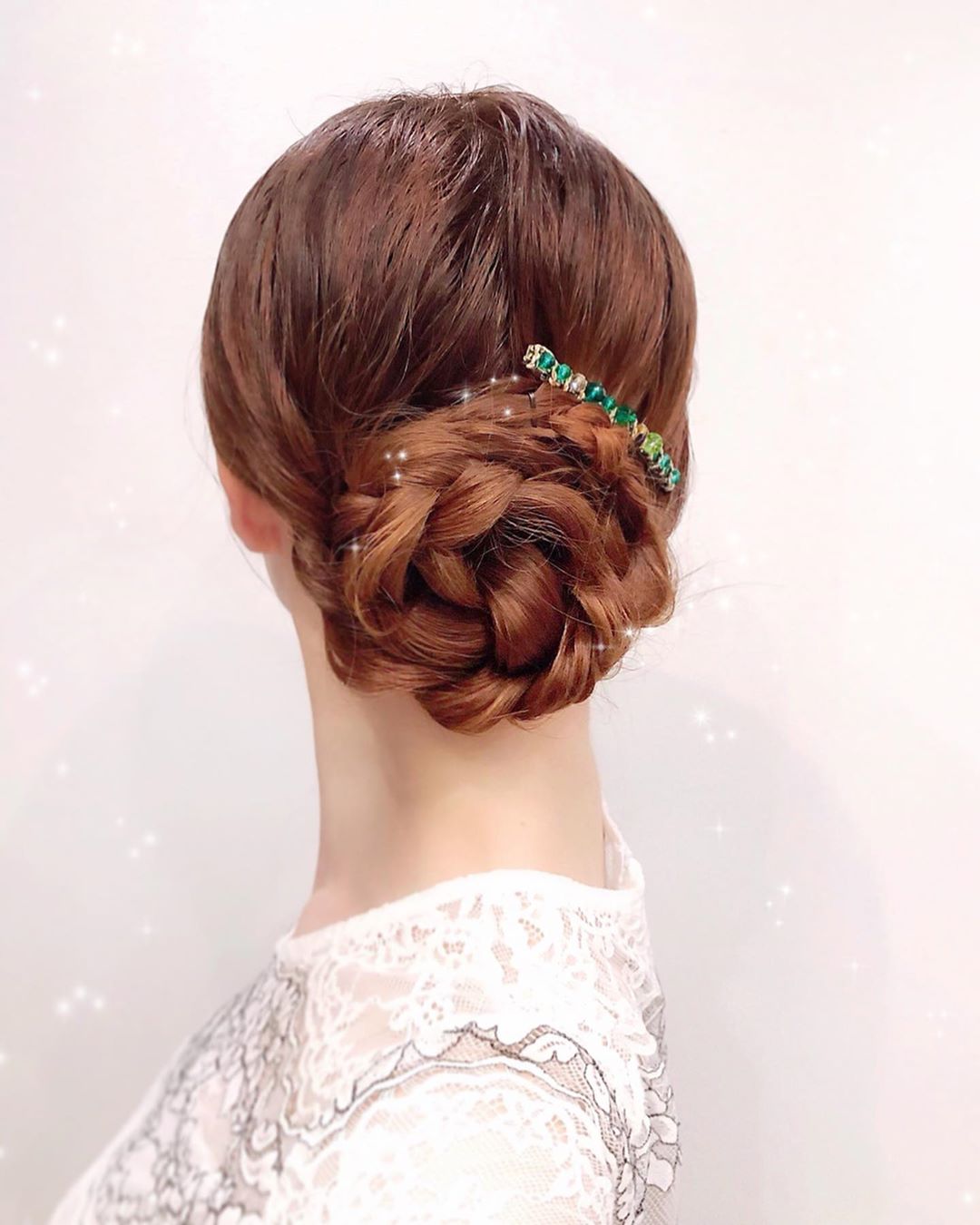 瀬戸早妃 おおきな薔薇のヘアアレンジ 三つ編みを左右で二本作って クルクル丸めてピンでとめるだけ 慣れると3分でできるよ 雨に濡れても平気でした お手本はいつも娘役 Moe Zine