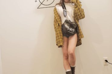 昨日は同い年でデザイナーのチャヌと
待ち合わせしてメガネを作ってきたよ
Re:See
サングラスとかメガネ沢山あって
フレームも個性的なものからイロイロ。
なん...