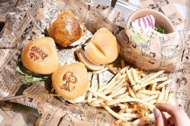 アメリカン
*
* "ザ・グースエッグス"スライダー
スヌーピーのハンバーガーがとってもかわいくて
普段あんまりハンバーガーは食べないんだけど、
絶対食べる！と...