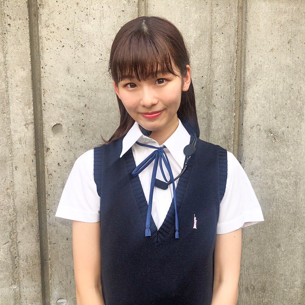 浅井七海 制服 まだ制服着れるのも Akb48だったから着れたと思うと うれしいですネ 紐リボンすき かわいい Moe Zine