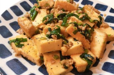 .
私の大好物
厚揚げとニラひき肉のオイスター炒め
作り方をご紹介します
.
フライパンに具材全部入れて
ごま油、生姜、酒、ダシ、醤油、塩、オイスターソースを
...