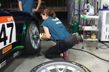 タイヤ交換練習！！ 本番があるか分からないけど
練習してみた(*´艸`) #メカニック #タイヤ交換 #元レースクイーン #ツインリンクもてぎ  #mechan...