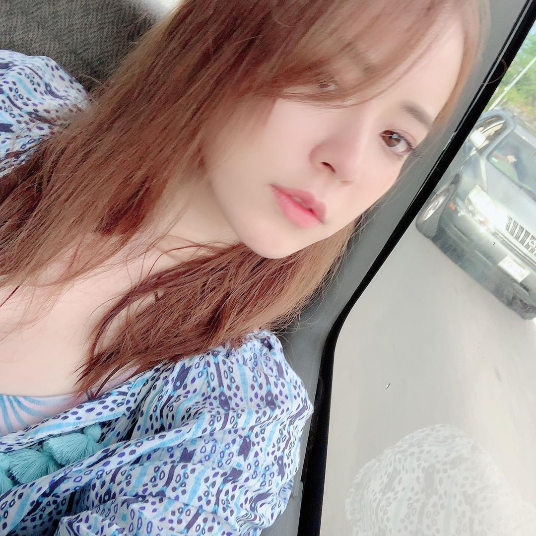 関根りさ ウエットな質感だよ とみせかけてただ潮でカピカピになっているだけである そして最後の顔である 日光ちゃんと浴びると疲れるよね でもよく眠れる笑 パラセーリン Moe Zine