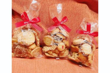 "赤いリボン"のクッキー この間カップリング曲のレコーディングがあったんだけど、タイトルにちなんで スタッフさんが素敵な差し入れを下さいました〜オシャレ〜〜〜 ...