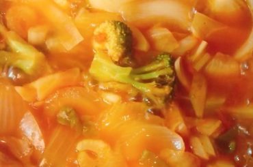 .
前回おすすめした脂肪燃焼スープ
作り方は、
キャベツ玉ねぎセロリピーマン
ブロッコリー山盛りいれて
トマト缶とコンソメで煮込むだけ
とっても簡単！！
.
仕...