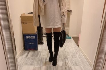 今年初めてのニーハイブーツ。
と思ったらそんな寒くなかった。

カジュアルい、今日。

ちょっと重いけどとりあえずここからミシンの箱を動かそうと思うよ。

#カ...