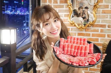 .
初めて、韓国のしゃぶしゃぶを食べました.
真ん中の仕切られたお鍋は
辛いのと、辛く無い味で
左右にある、プレートでは
焼肉をして楽しみます
.
韓国の子達は...