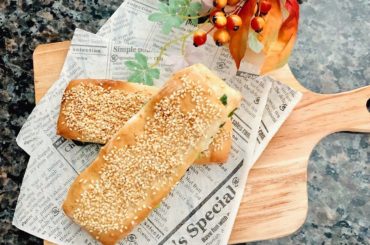 楽しみな。

ずっと食べてみたかった台湾料理
燒餅(シャオビン)を
馬嘉伶 @macyacyarin に教えてもらって
一緒に作ったんだ
カリッとしててネギと油...