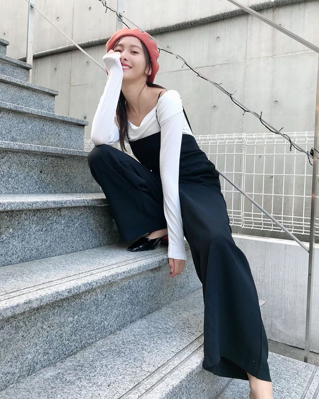 佐野ひなこ お気に入りの秋服 帽子もトップスもパンツも全部 Valmuer Official Moe Zine